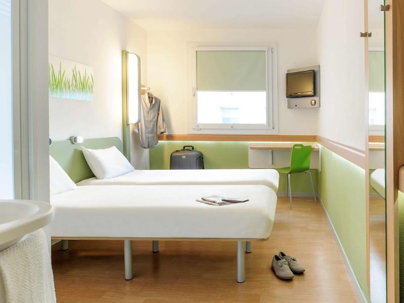 Ibis Issoire Hotel Exterior photo