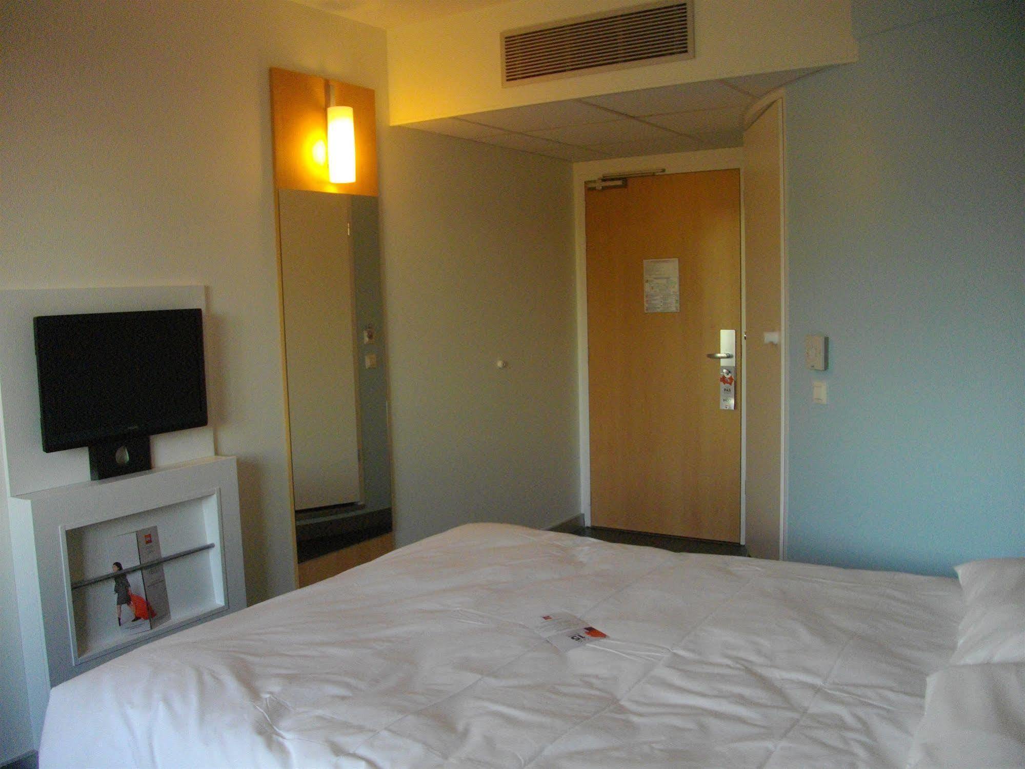 Ibis Issoire Hotel Exterior photo
